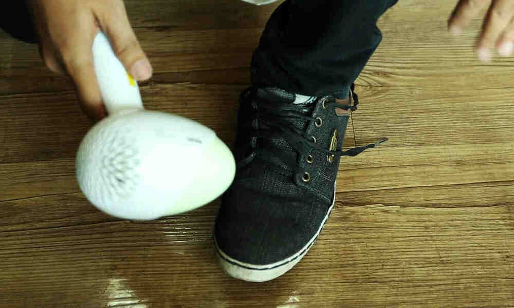 Cara Mengatasi Sepatu yang Terlalu Besar 1 Nomor